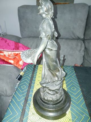 Antigua figura de bronce