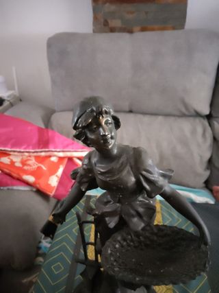 Antigua figura de bronce