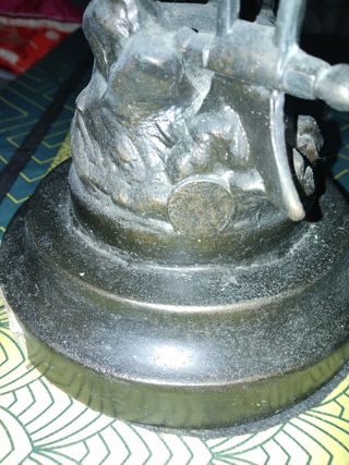 Antigua figura de bronce