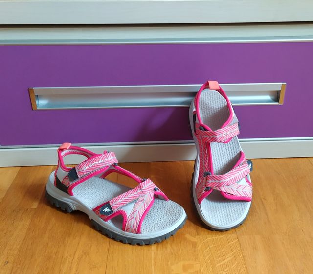 Chanclas para niña. Número 36.