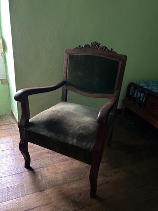 Silla antigua de madera