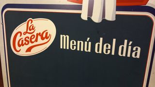 CARTEL MENÚ DEL DÍA GASEOSA LA CASERA AÑOS 70