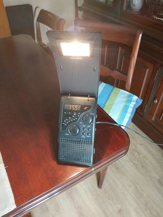 Radio despertador con luz