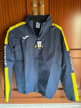 Chaqueta Chubasquero Cortaviento Joma - NUEVO