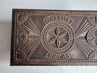 Baul cajón de madera tallada años 70