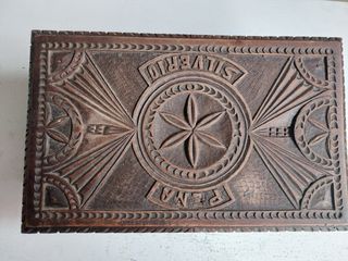 Baul cajón de madera tallada años 70