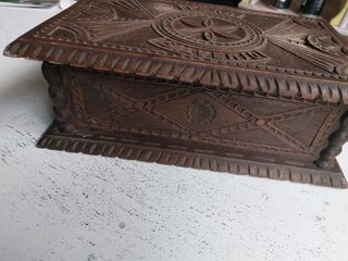 Baul cajón de madera tallada años 70
