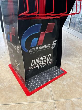 EXPOSITOR GRAN TURISMO 5 PS3 STAND OFICIAL