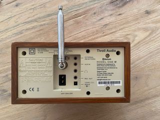 Radio Tivoli Modelo One Bt Bluetooth madera