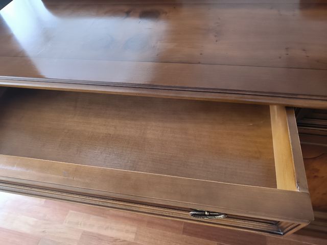 Aparador clásico de madera maciza