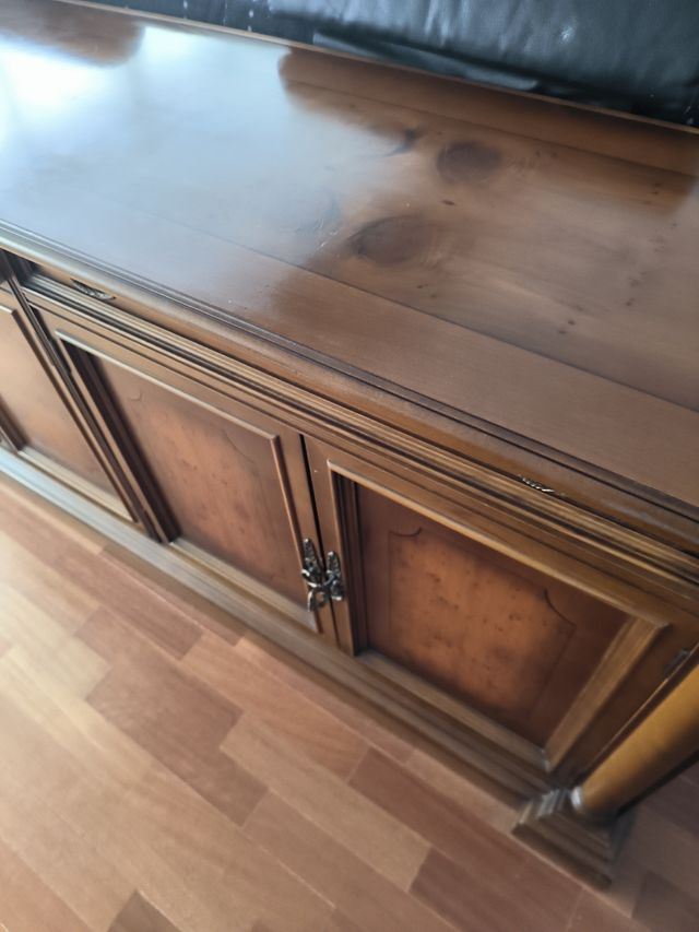 Aparador clásico de madera maciza