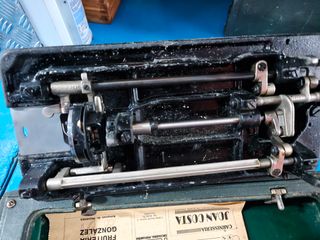 Maquina de coser antigua Necchi,modelo BF