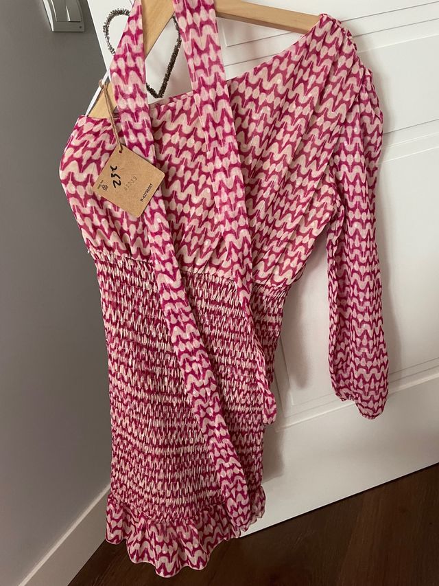 Vestido estampado rosa y blanco