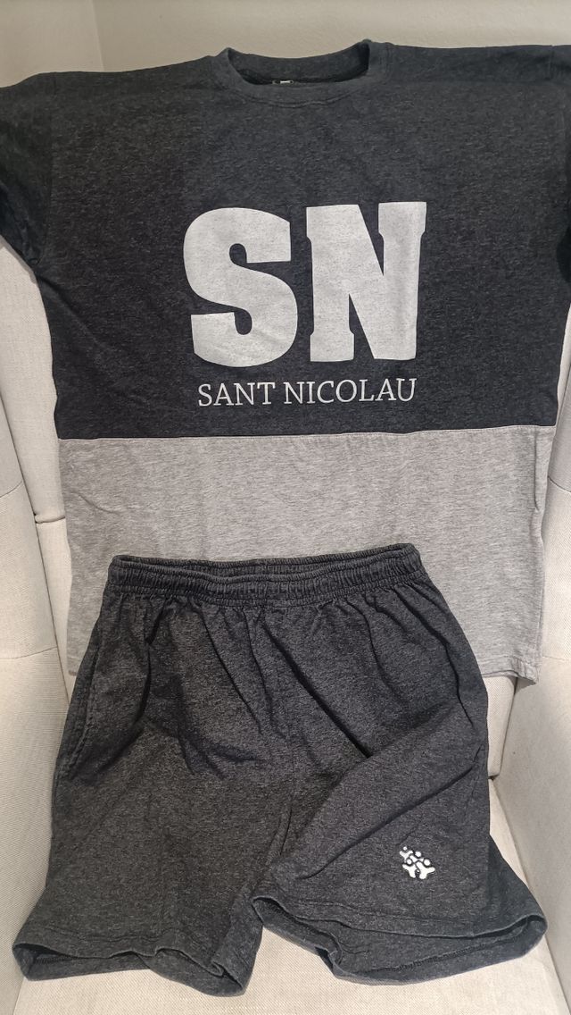 Escola Sant Nicolau uniforme