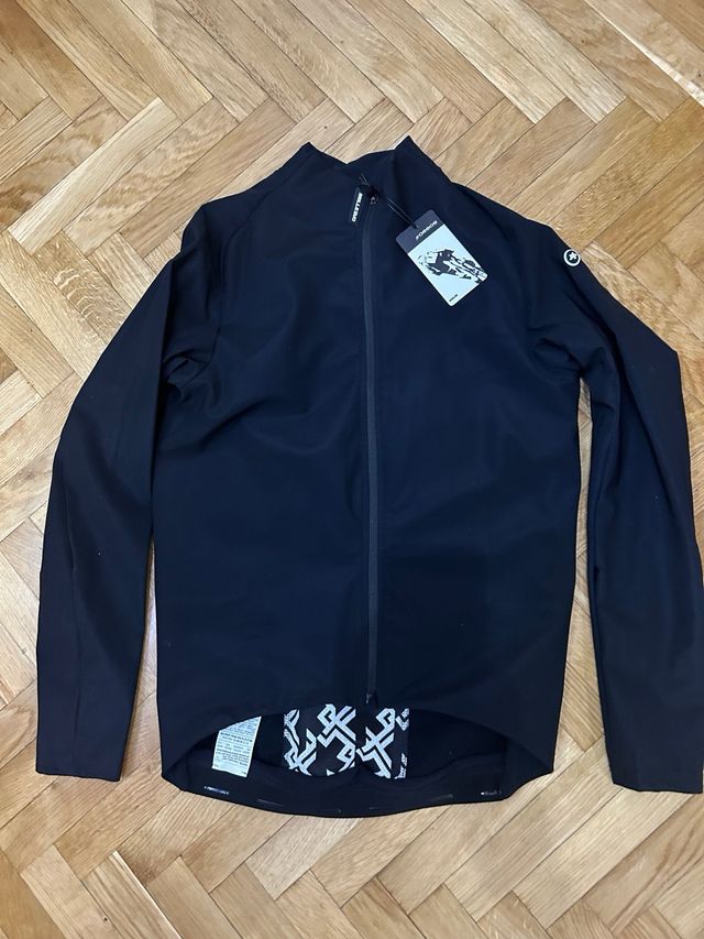 Chaqueta ciclismo assos nueva