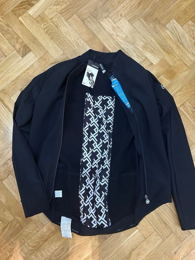 Chaqueta ciclismo assos nueva