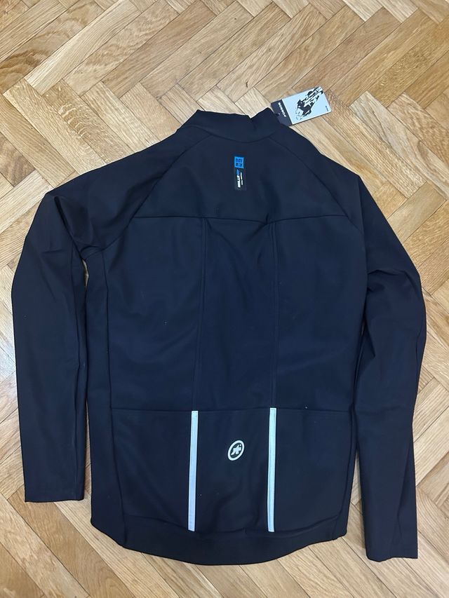Chaqueta ciclismo assos nueva
