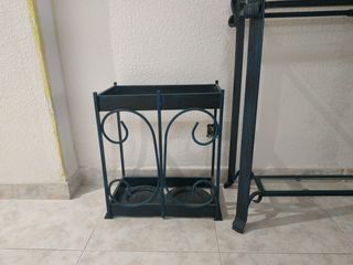 Paragüero y mesa cristal negociables