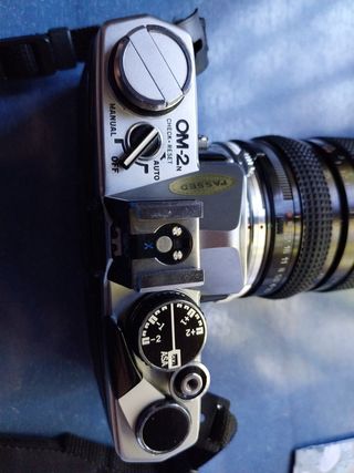 Olympus OM2N + objetivo 20-80 mm F3.5