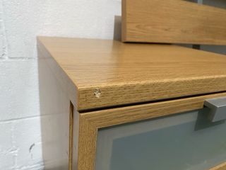 Cabecero de cama mas mesillas con riedas