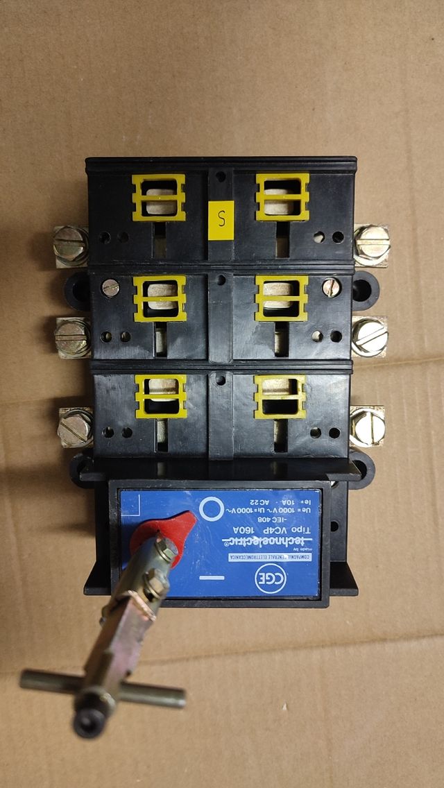 Interruttore sezionatore 3 poli CGE VC4P 160A