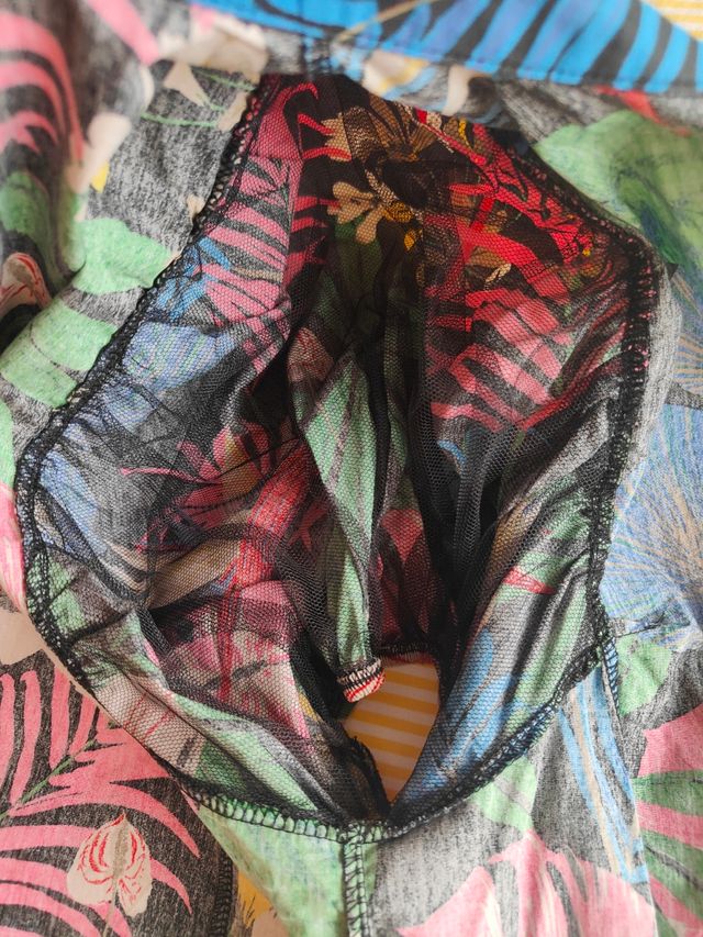 Blusa tropical abullonada