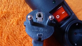 Regleta 6 tomas con interruptor negro