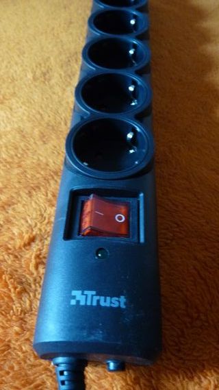 Regleta 6 tomas con interruptor negro