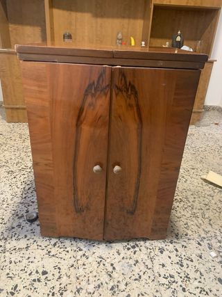 Maquina de coser Singer antigua con mueble