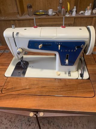 Maquina de coser Singer antigua con mueble