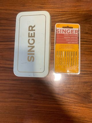 Maquina de coser Singer antigua con mueble