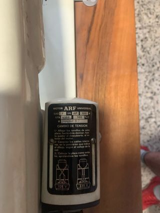 Maquina de coser Singer antigua con mueble