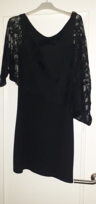 Vestido fiesta negro con encaje 