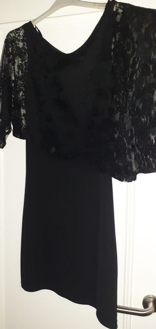 Vestido fiesta negro con encaje 