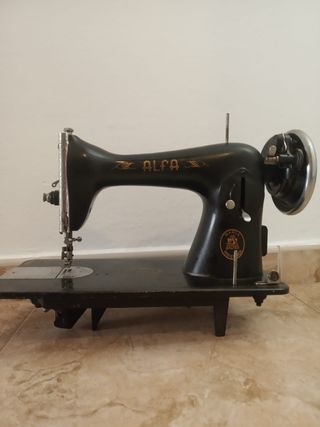 Máquina de coser Alfa