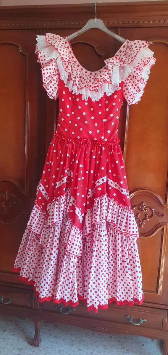Bata rociera , traje flamenca rojo 