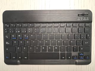 Funda con teclado para tablet