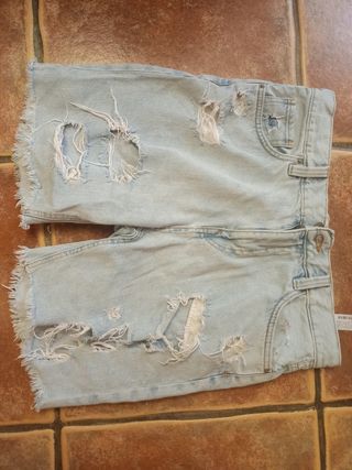 Pantalon corto vaquero roto