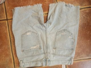 Pantalon corto vaquero roto