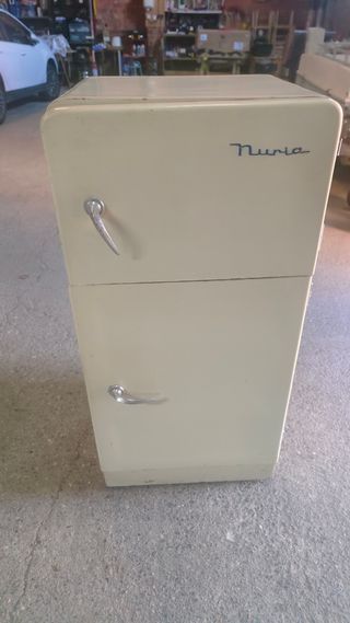 Nevera de hielo antigua