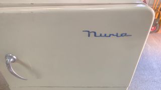 Nevera de hielo antigua