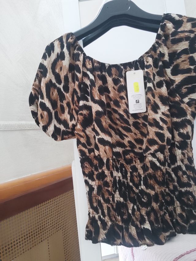 T-shirt donna con etichetta