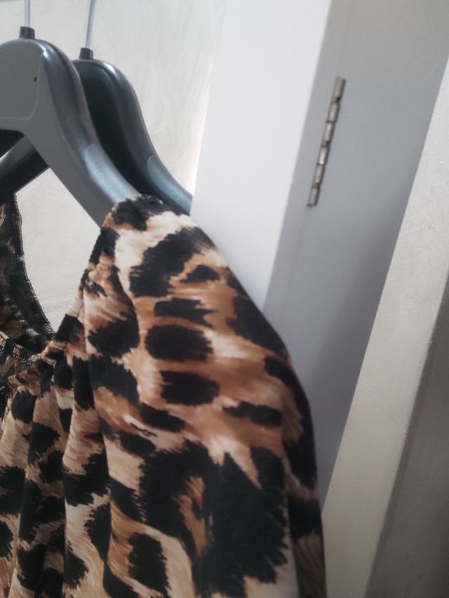 T-shirt donna con etichetta