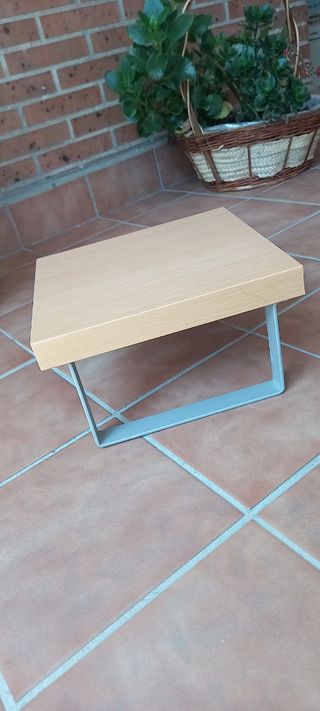 Repisa de sobremesa en madera