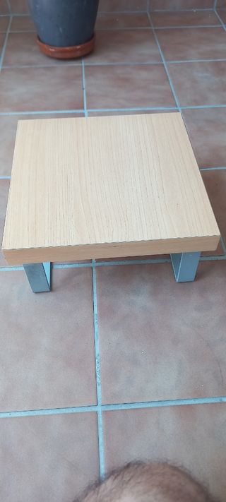 Repisa de sobremesa en madera