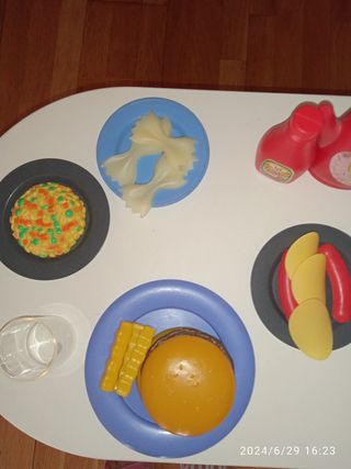 Cocinita de juguete y accesorios