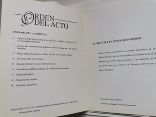 Violín: firma Yehudi Menuhin.
