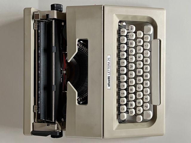 Maquina de escribir Olivetti Lettera 25