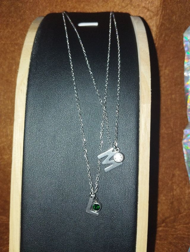 Collares de letras de acero