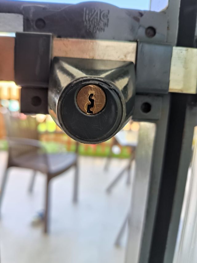 Cerrajeria y carpinteria metalica (herrero)